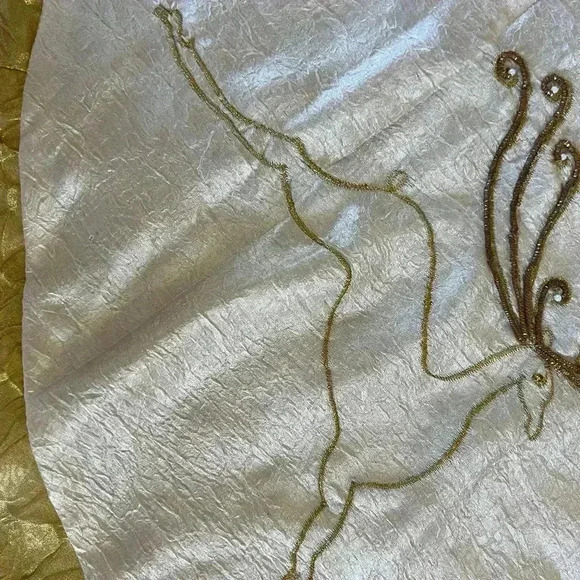 Vintage Christmas Tree Skirt Gold & Cream Reindeers - Picture 3 of 7